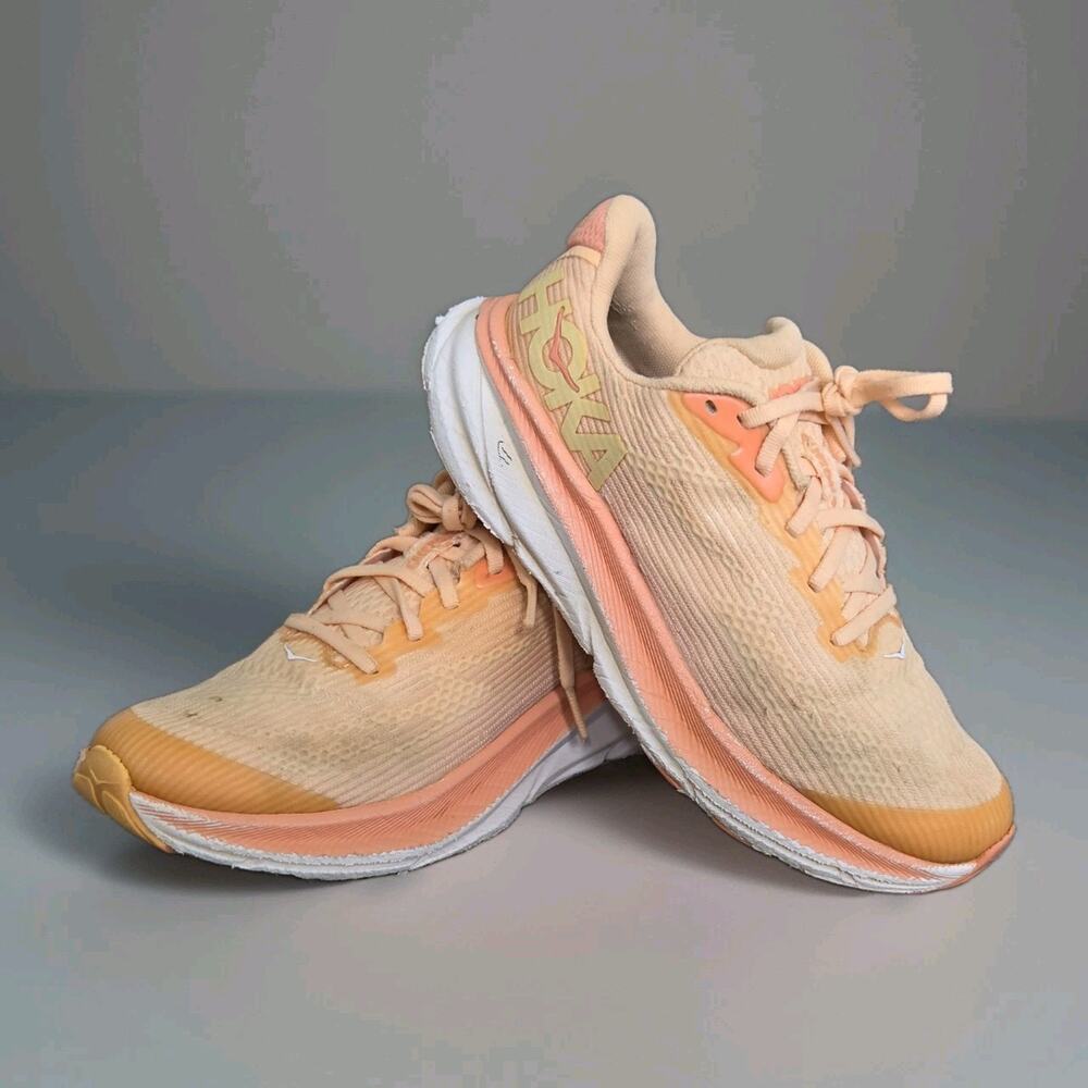 Hoka One One Y Clifton 9 Youth Size 4MD Running Shoes Orange